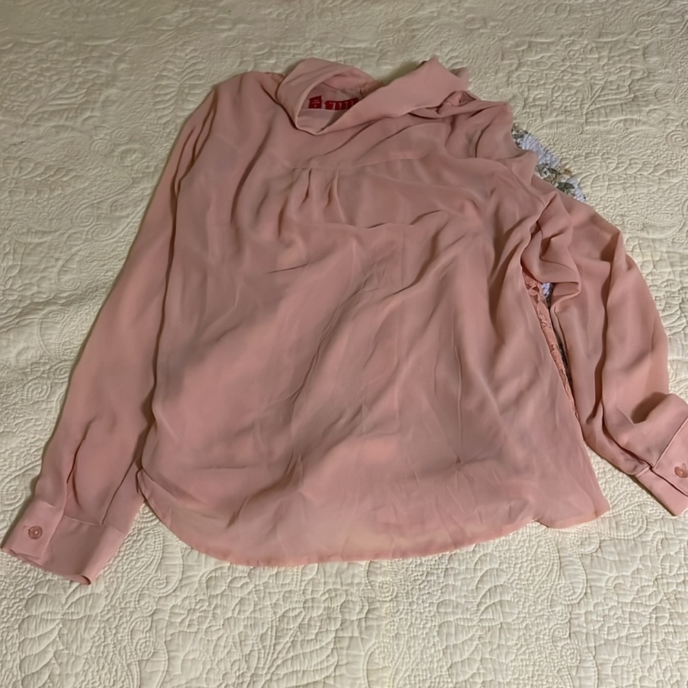๐2/$15, 3/$18, 4/$20๐ ELLE blouse - Picture 2 of 3